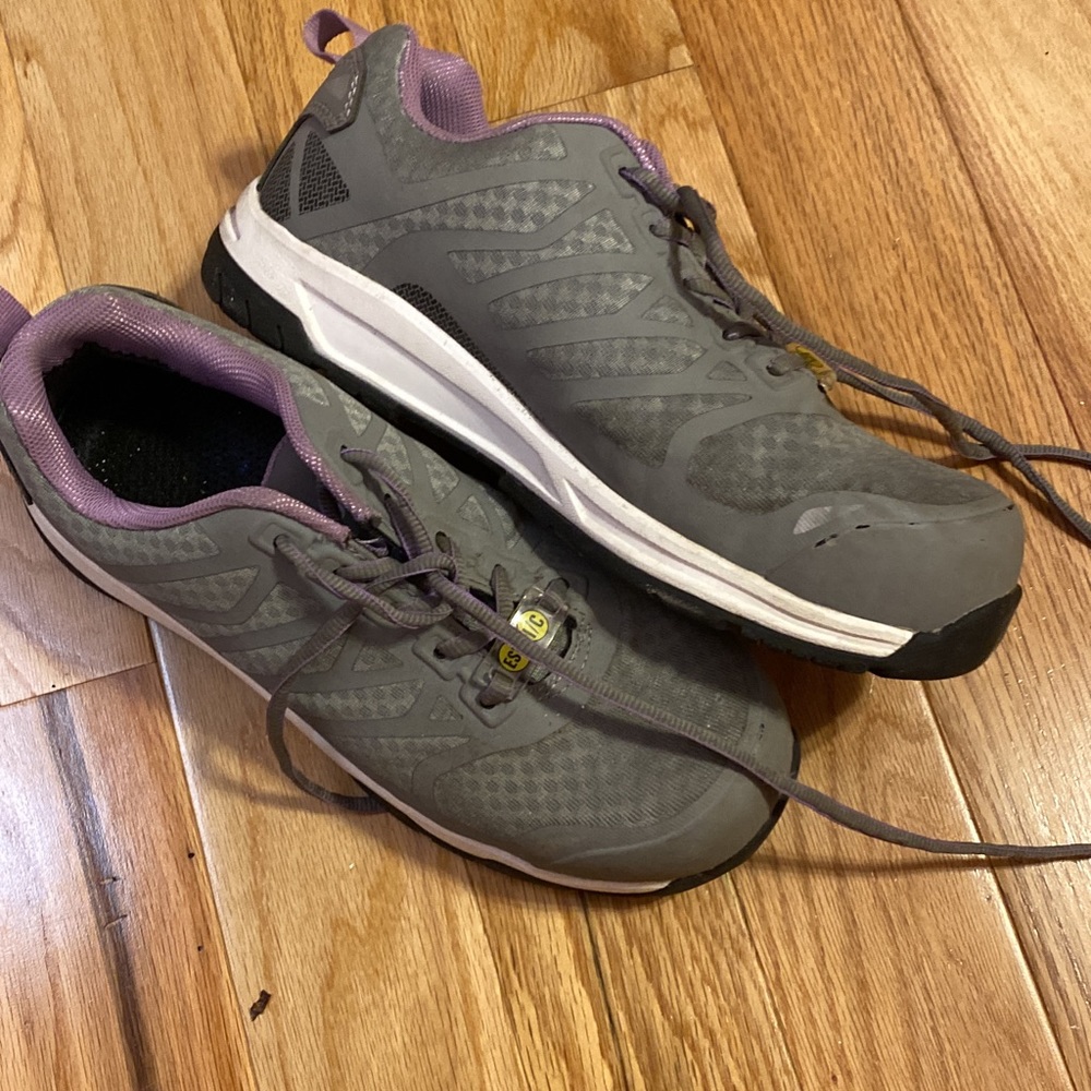 Steel toe tennie shoes